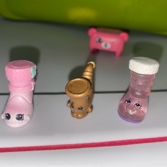 Over 25 Shopkins Bundle/Lot Petkins Exclusives Rare Holiday - Picture 8 of 10